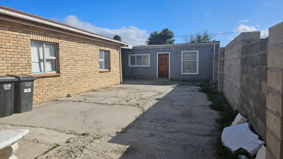 3 Bedroom Property for Sale in Gustrouw Western Cape